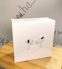 Apple AirPods Pro wit