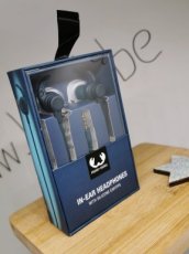 Headphones with silicon eartips